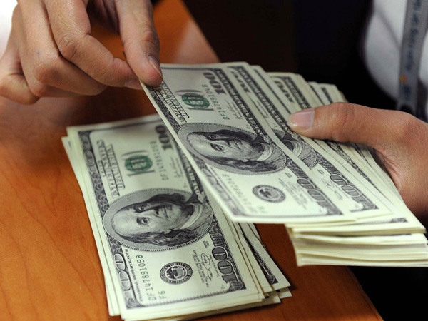 Giá USD tự do tăng cao, chiều mua vượt ngân hàng
