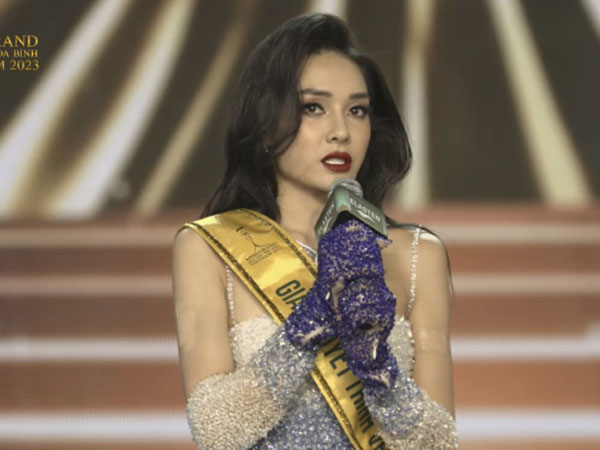 Á hậu Hồng Hạnh 'vấp' 3 lần khi thi ứng xử: Xử lý thông minh pha lúng túng hay chiến lược ngay từ đầu!