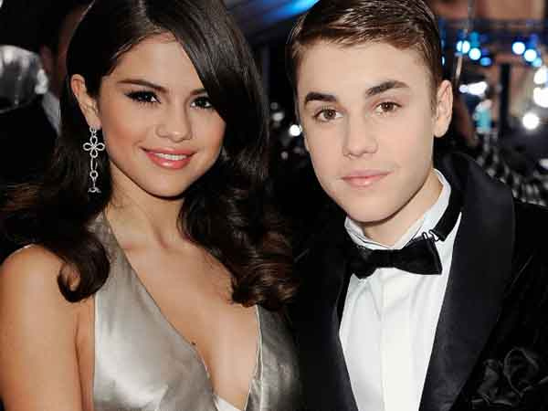 Tranh cãi Selena Gomez bỗng 'khịa' chuyện chia tay Justin Bieber, Hailey lợi dụng chồng để đáp trả?