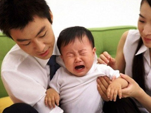 Bố tâm đắc đặt tên hay cho con trai, nào ngờ đi học cô giáo không cho vào cổng