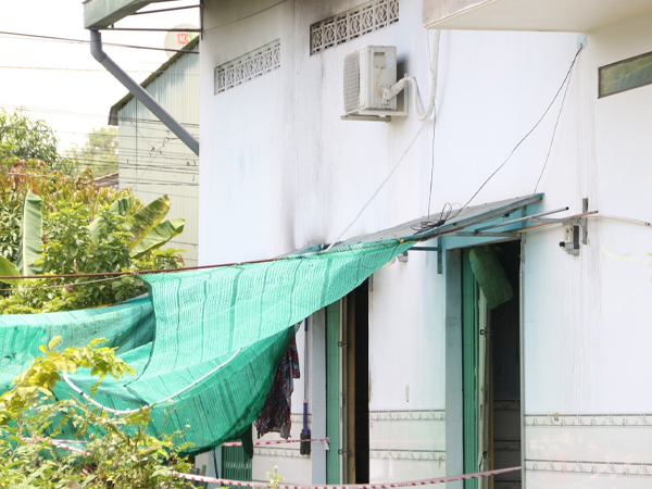 Nổ lớn trong phòng trọ ở Bình Dương, thanh niên bỏng toàn thân kêu cứu