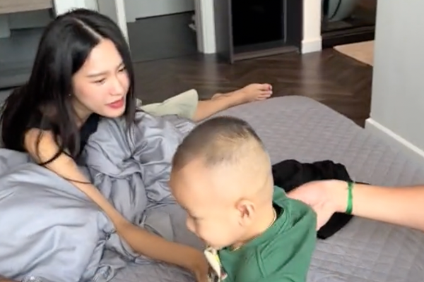 Đoàn Văn Hậu - Doãn Hải My vui đùa cùng con trai Hồ Tấn Tài, nhan sắc nàng WAG gây thương nhớ