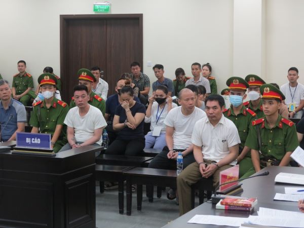 Người nước ngoài dùng máy tính chiếm đoạt hơn 18 tỷ đồng của người khác
