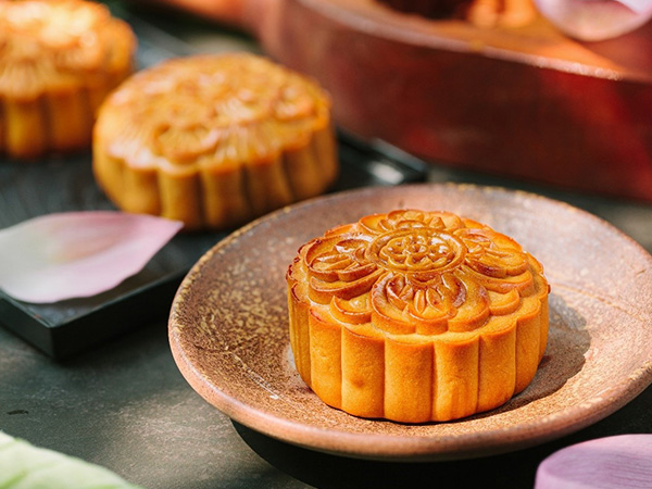 Một chiếc bánh trung thu bằng 5 bát cơm: Ăn thế nào để không hại sức khỏe?