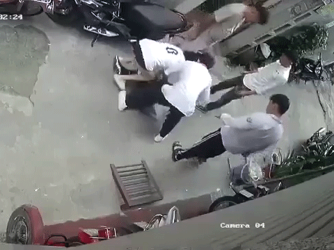Hé lộ nguyên nhân nam sinh bị nữ giáo viên cùng nhiều người đánh hội đồng