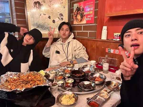 Jungkook (BTS) than phiền vì không giữ được sự riêng tư khi đi ăn cùng bạn bè