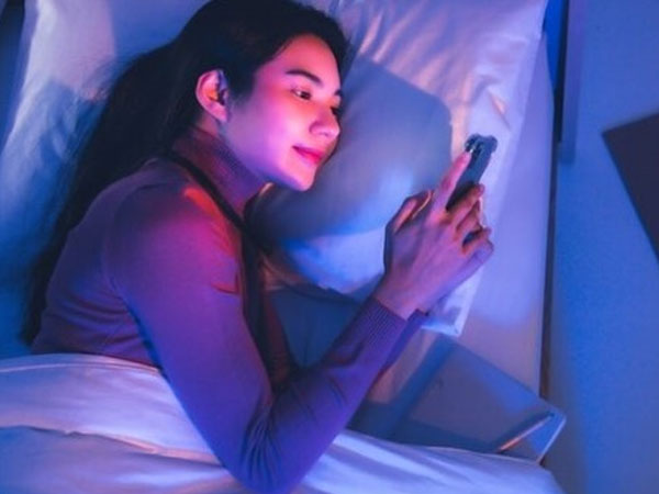 Vì sao nhiều người mệt mỏi vẫn muốn thức khuya?