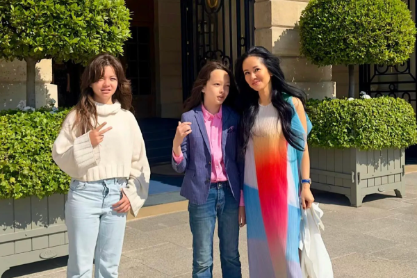 Ngoại hình tuổi 11 của cặp sinh đôi nhà diva Hồng Nhung: Con gái cao lớn hơn mẹ, con trai thích nuôi tóc dài