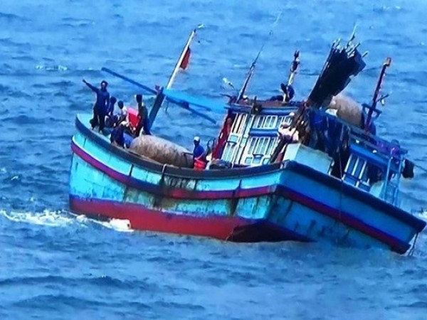 Khẩn trương làm rõ vụ tàu cá của Việt Nam bị tấn công