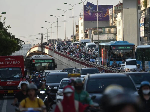 Người dân thủ đô nhích từng chút trên đường trong ngày làm việc cuối cùng trước kỳ nghỉ lễ 2/9