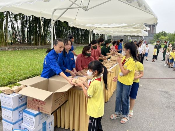 Hà Nội miễn phí xe buýt 2 tầng, phát quà cho người dân vào Lăng viếng Bác dịp 2/9