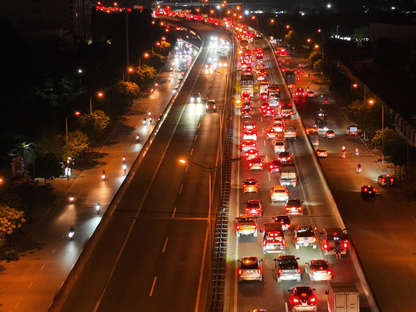 Người dân về quê nghỉ lễ 2/9 trong đêm, Vành đai 3 Hà Nội ùn tắc kéo dài