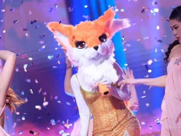 Cáo Tiểu Thư (Ca Sĩ Mặt Nạ) là Quán quân The Voice có màn 'lột xác' ngoạn mục, cháu gái 1 HLV The Face?