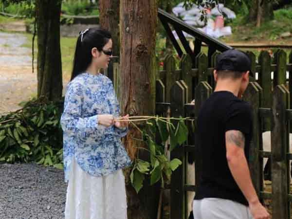 Chu Thanh Huyền như nàng thơ khi đi chơi cùng Quang Hải