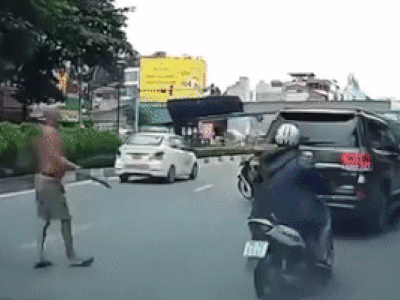 Danh tính người đàn ông 'phi dao' xuyên thủng xế hộp Land Cruiser giữa phố Hà Nội