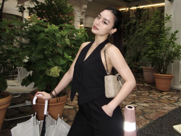 Street style của mẫu ảnh đẹp nao lòng, xứng danh 'ngọc nữ lookbook không tuổi'