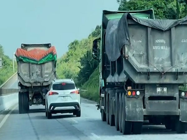 Khởi tố vụ 2 tài xế xe ben chèn ép ôtô con không cho vượt trên cao tốc