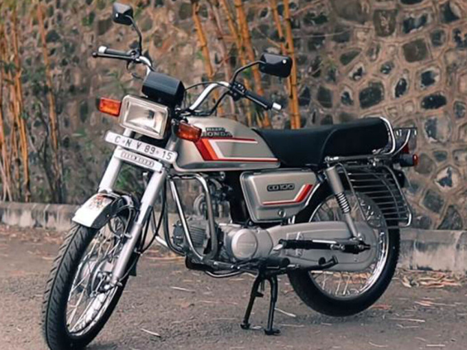 Honda CD100 38 năm tuổi được phục chế đẹp long lanh như mới xuất xưởng