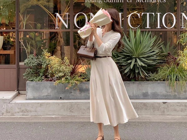 Xu hướng diện cả cây đồ trơn màu được phụ nữ Hàn yêu thích trong mùa thu