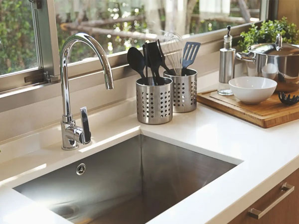 Vật dụng quen thuộc trong bếp chứa 'ổ vi khuẩn' mà xà phòng và nước nóng cũng không thể tiêu diệt hết