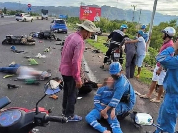 Cha buồn ngủ, giao xe cho con lái gây tai nạn: Tài xế 16 tuổi, xử sao?