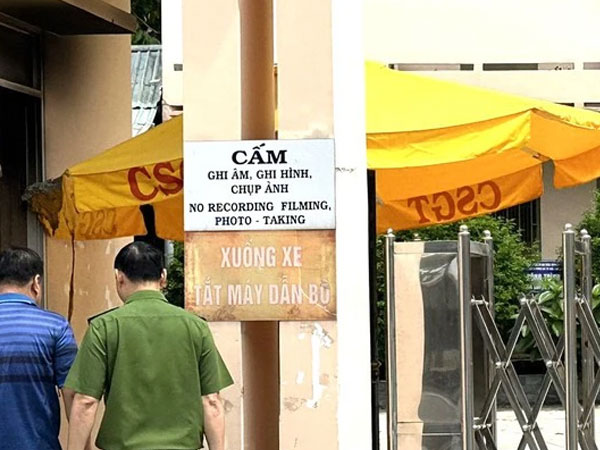 Bình Dương thông tin vụ nam thanh niên ném xăng, tự thiêu gần trụ sở công an