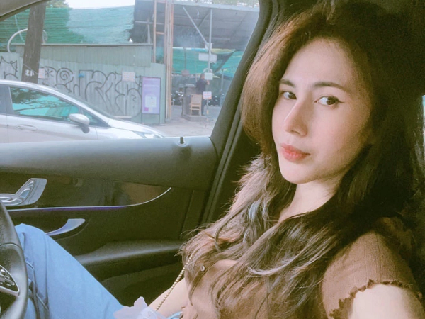 Thủy Tiên lộ diện giữa nghi vấn trùng tu nhan sắc, tiếp tục zoom cận 1 chi tiết gây chú ý