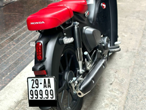 Biển ngũ quý 9 giá 300 triệu đồng được gắn sang Honda Cub C125 ở Hà Nội