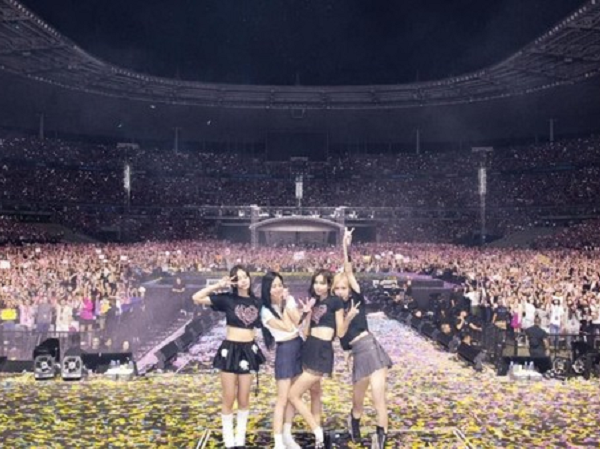 Hành động của Jennie khiến báo Pháp tiếp tục chê bai BlackPink