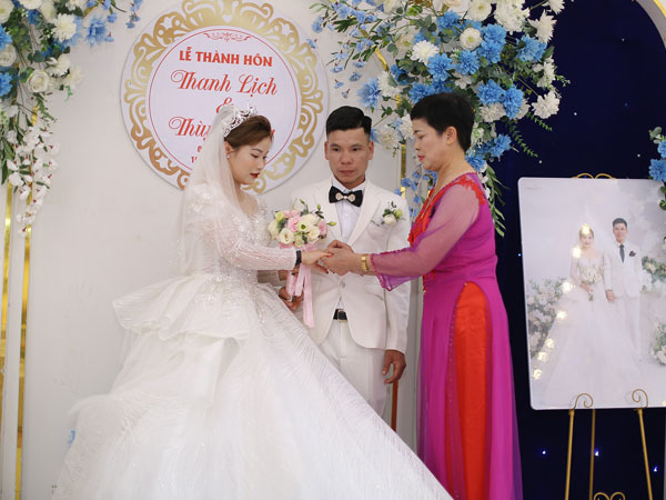 Người phụ nữ Hà Nội cưới vợ mới cho con rể cũ, giữ lại sống chung nhà