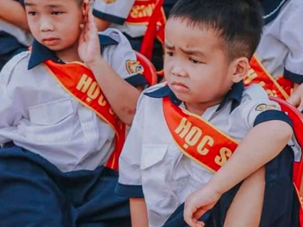 'Cười ngất' trước 1001 biểu cảm hài hước của các em bé học sinh ngày tựu trường
