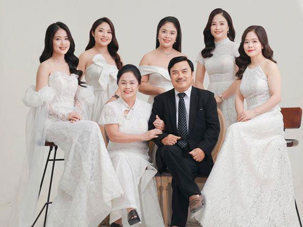 Gia đình có 5 con gái xinh đẹp và giỏi giang ở Nghệ An: Bố mẹ đặt tên cho con cực ý nghĩa, ai cũng khen