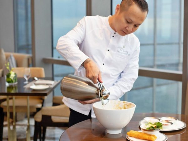 Phở bò Wagyu, gan ngỗng dát vàng đắt đỏ nhất Việt Nam lên báo Mỹ