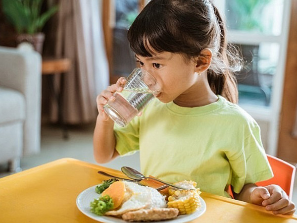 Gợi ý bữa sáng nhanh gọn, đủ chất cho trẻ đến trường