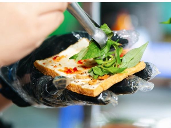 Giới trẻ Sài Gòn có thêm một món ăn vặt 'lạ mà quen' từ đậu hũ