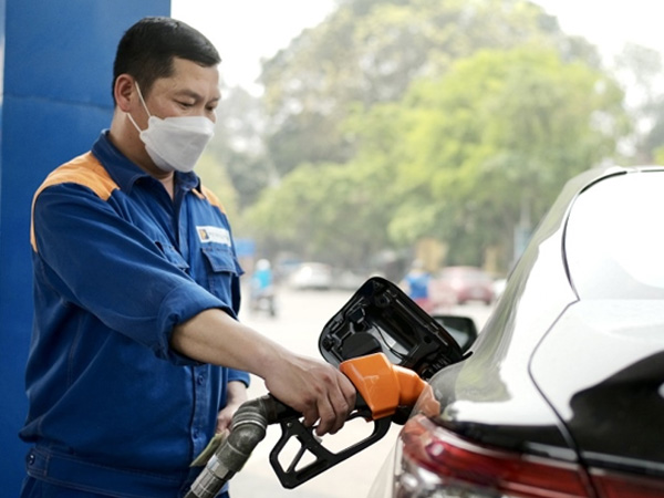 Vì sao giá xăng tăng 6 lần liên tiếp?