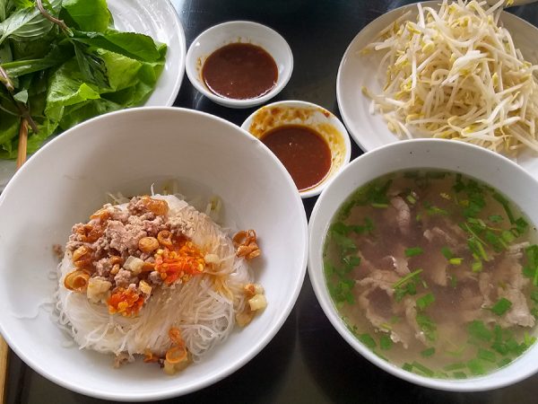 Phở khô Gia Lai, đặc sản 'gọi một được hai' của người dân phố núi