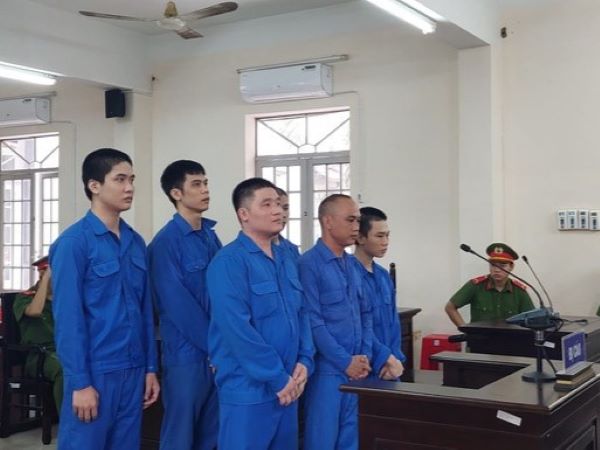 Chết tức tưởi sau khi bạn nhậu bị nghi 'nhìn đểu'