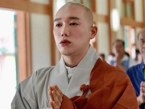 Tu sĩ hoa gây xôn xao trên mạng xã hội Hàn Quốc