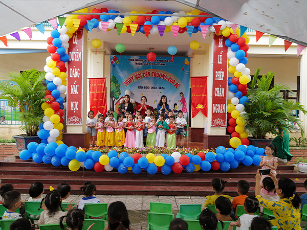 Hơn 11.000 trẻ em có hoàn cảnh khó khăn chào năm học mới với món quà đặc biệt từ vinamilk