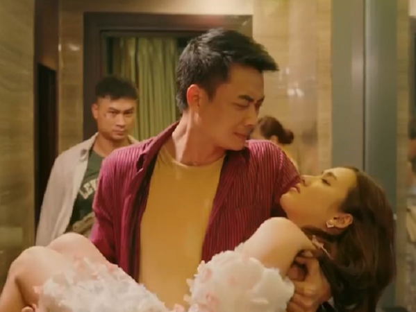 Làng trong phố tập 29: Nhung bị lừa đi tiếp khách, Mến kêu cứu khi vợ ngất xỉu