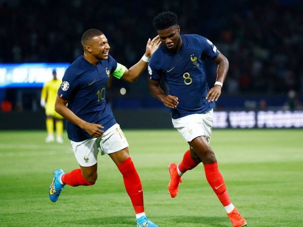 Mbappe im tiếng, Pháp vẫn thắng dễ CH Ireland