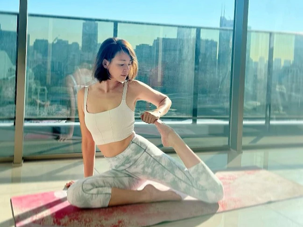 2 động tác Yoga vừa giúp eo thon bụng phẳng vừa cải thiện vòng 1 cho các chị em
