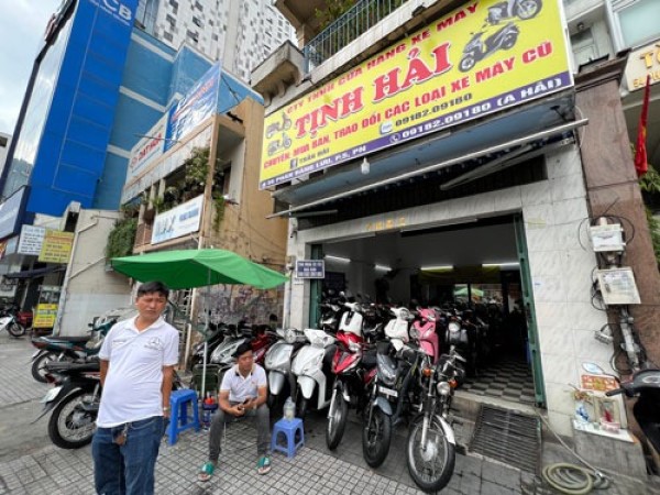 Nhiều cửa hàng xe máy cũ đóng cửa, trả mặt bằng