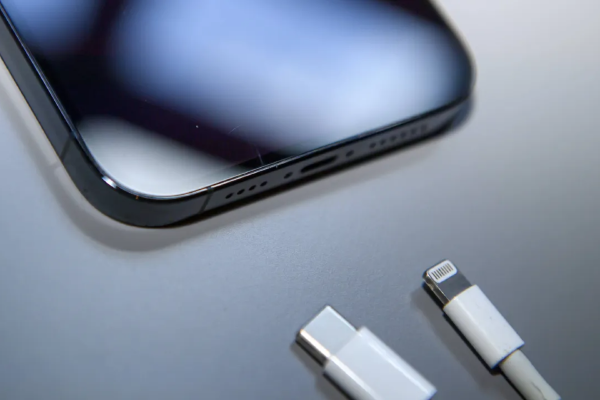 Các hãng Android mới thực sự nên lo lắng khi iPhone cũng đã chuyển sang cổng sạc mới