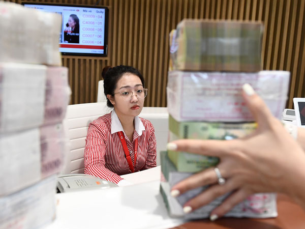 Rút tiền tiết kiệm trước kỳ hạn có được lãi không?