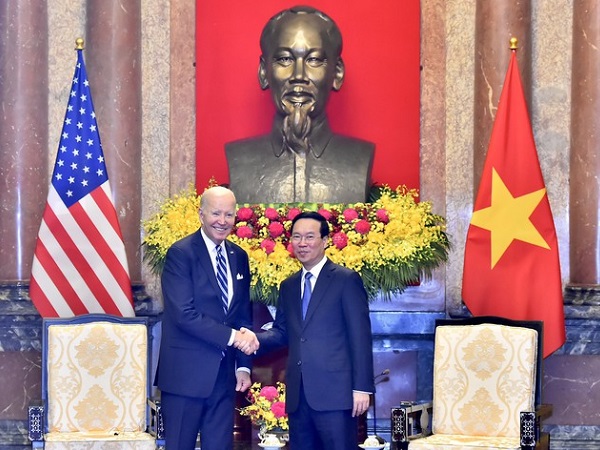 Chủ tịch nước tặng Tổng thống Biden cuốn sách 'Hồ Chí Minh - Thư gửi nước Mỹ'