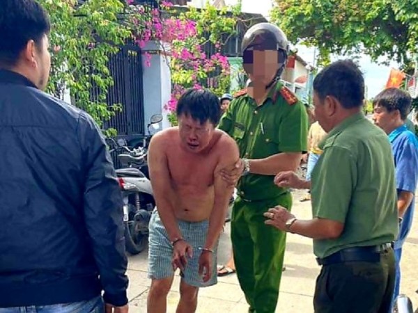 Sát hại con gái 11 tuổi rồi chụp hình thi thể gửi cho người thân