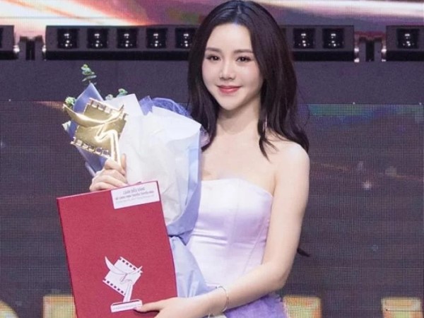 Vừa thắng Cánh Diều Vàng, Quỳnh Kool công khai tình cảm với nhân vật đặc biệt