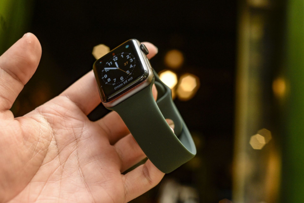 Apple có thể tiến tới loại bỏ vật liệu silicon, nhưng không thể 'một sớm một chiều'